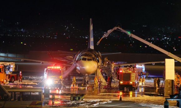 1 Hang Hang Khong Han Quoc Cam Cat Sac Du Phong O Ngan De Do