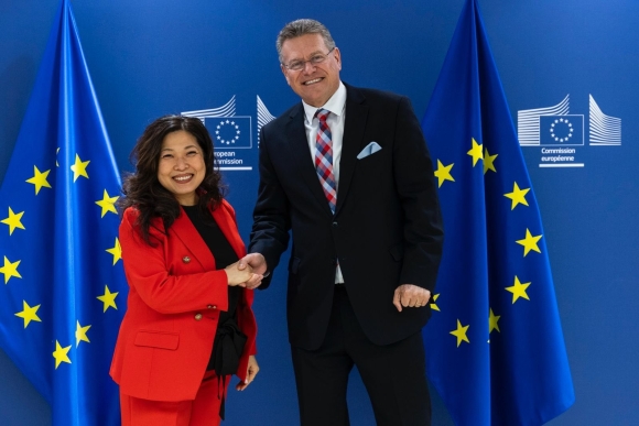 1 Canada Tang Toc Hop Tac Voi Eu Thach Thuc Loi De Doa Thue Quan Cua My