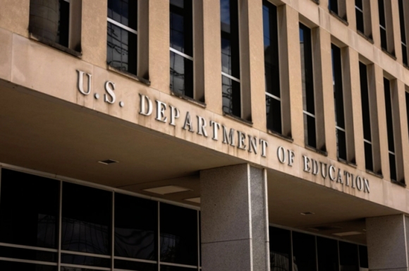 1 Tong Thong Trump Noi Muon Dong Cua Bo Giao Duc My Ngay Lap Tuc