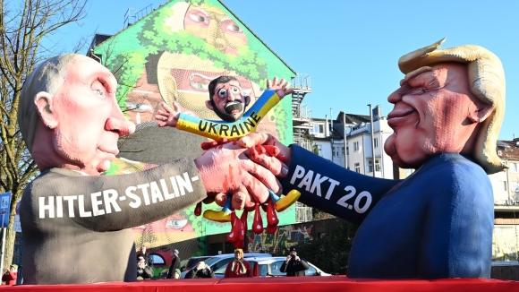 1 Chuyen Gia An Ninh Duc Canh Bao Trump Dang Gia Nhap Doi Putin