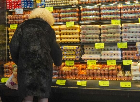 2 Nguoi My Met Moi Voi He Qua Tu Loat Don Thue Cua Ong Trump