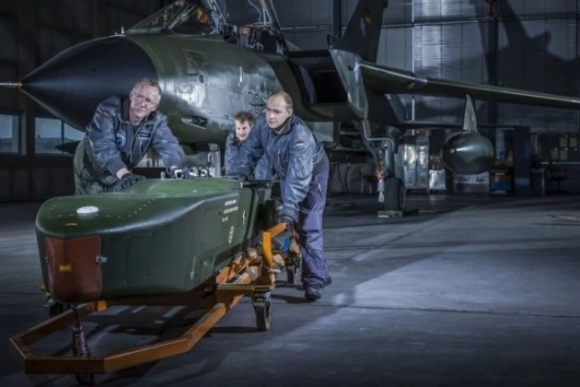 1 Ong Merz Len Ke Hoach Giao Ten Lua Taurus Cua Duc Ngay Sau Khi Nham Chuc