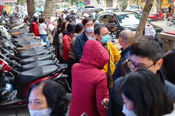 4 Gia Vang Vuot Moc 100 Trieu Dongluong Co Moi Chuc Cho Ga Khach Mua Voi Gia Tren Troi