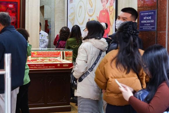 5 Gia Vang Vuot Moc 100 Trieu Dongluong Co Moi Chuc Cho Ga Khach Mua Voi Gia Tren Troi