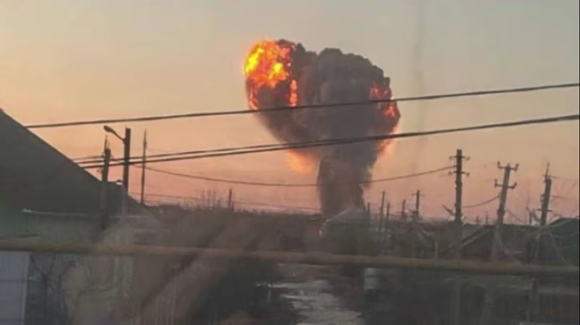 1 Cuoc Dien Dam Trump   Putin That Bai Ukraine Tan Cong San Bay Chien Luoc Lua Chay Ngut Troi Tai Can Cu Quan Su Nga