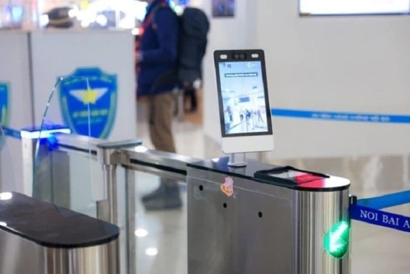 1 Hang Loat San Bay Se Trien Khai Lam Thu Tuc Bay Bang Sinh Trac Hoc Vneid