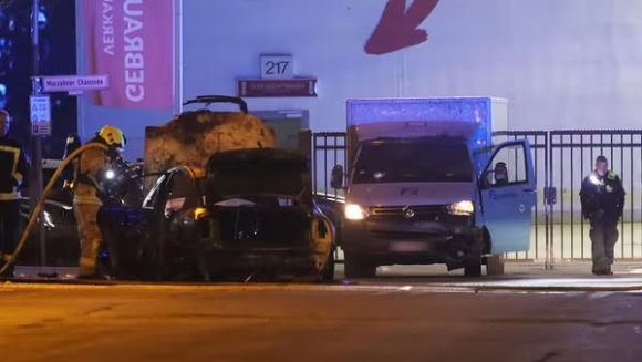 1 Vu Cuop Xe Boc Thep Cho Tien Tao Ton Tai Berlin Nhom Cuop Co Vu Trang Chan Xe Dot Phuong Tien De Tau Thoat