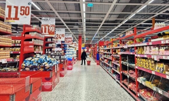 1 Nguoi Thuy Dien Tay Chay Sieu Thi Vi Gia Thuc Pham Tang Vot