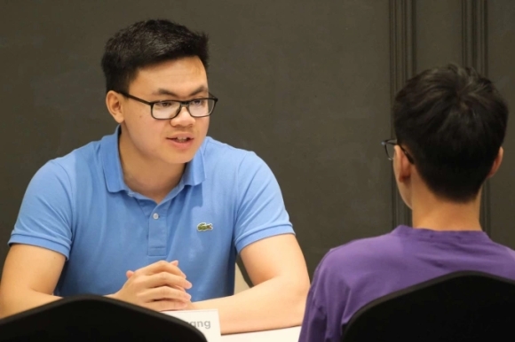 2 Du Hoc Xong Ve Nuoc Ngay La Qua Uong Phi