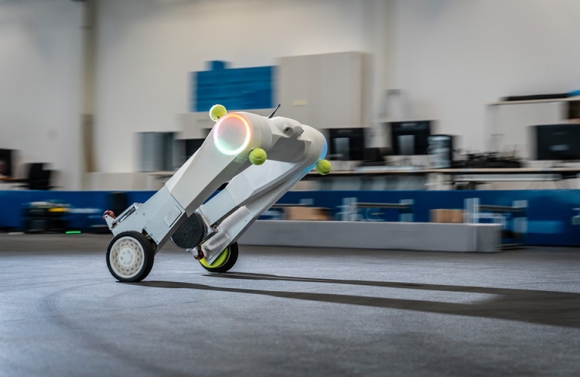 2 Robot Evobot Ho Tro Van Chuyen Tai San Bay Munich Thong Minh Linh Hoat Va Hieu Qua