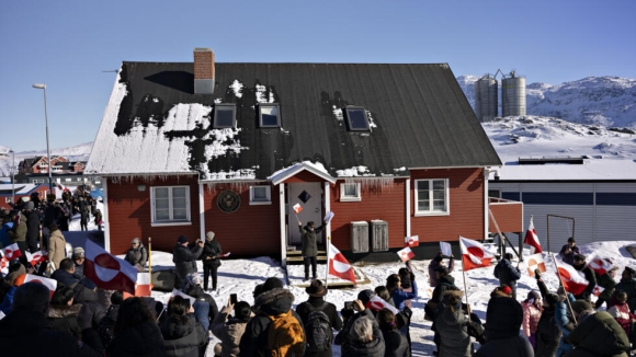 1 Khau Hieu Maga Moi Cua Groenland   Lam Cho Nguoi My Cuon Goi 