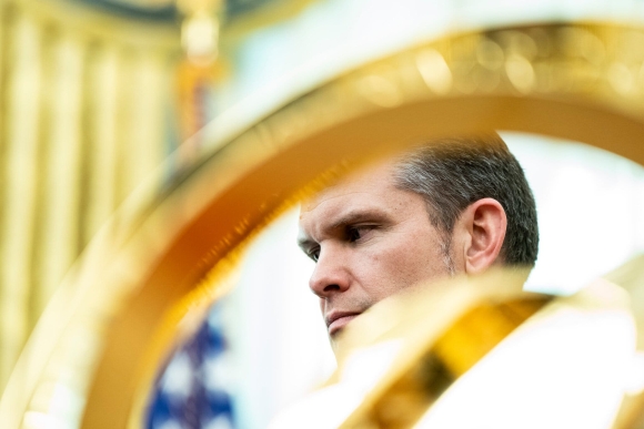 2 Hillary Clinton Canh Bao Su Ngu Ngoc Cua Trump Se Khien My Tro Nen Yeu Duoi Va Co Lap