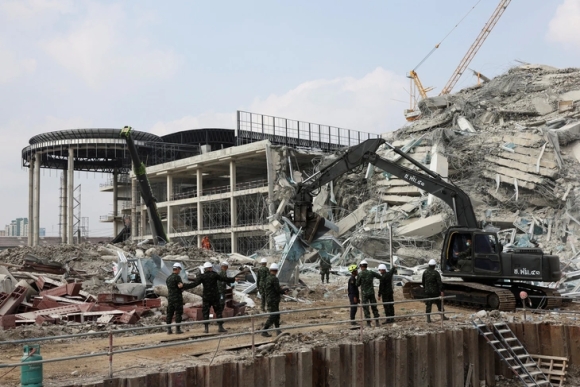 2 Phat Hien 15 Dau Hieu Su Song Duoi Toa Nha Sap O Bangkok Cuu Ho Chay Dua Voi Thoi Gian