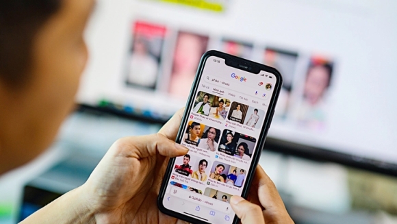 1 Kiet Suc Vi Hong Drama Tren Mang Xa Hoi