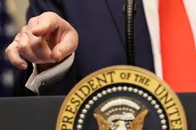 1 Cac Quan Chuc Hoa Ky Phan Doi Viec Chau Au Thuc Day Mua Vu Khi Trong Nuoc