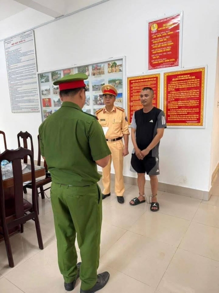 2 Tai Xe Dung Gay Bong Chay Danh Nguoi Cho Be Gai Di Hoc O Binh Duong Bi Bat