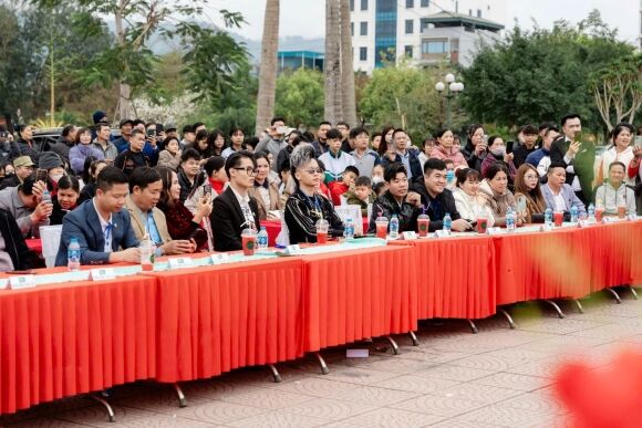 2 Tiktoker Giang Ho Lam Giam Khao Khong The Chap Nhan Noi