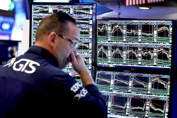 1 Chung Khoan My Giam Diem Nha Dau Tu Thao Chay Vi Thue Doi Ung Cua Ong Trump