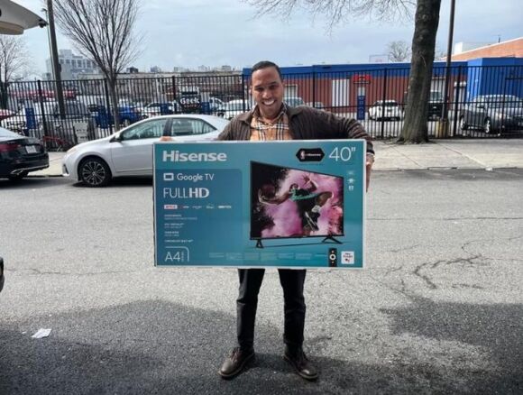 1 Nguoi Dan My Mua Sam Phong Thu Gia Ca Leo Thang Do Thue