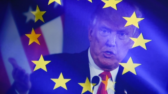 1 Chau Au Keu Goi Giu Binh Tinh Sau Khi My Ap Thue Khien Thi Truong Toan Cau Chao Dao