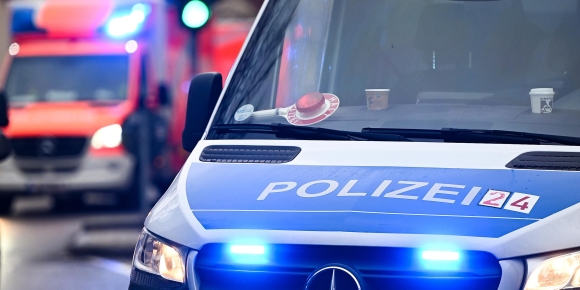 1 Kinh Hoang Tai Berlin Nguoi Vo Gia Cu Bi Nhom La Mat Nem Xuong Song Giua Dem