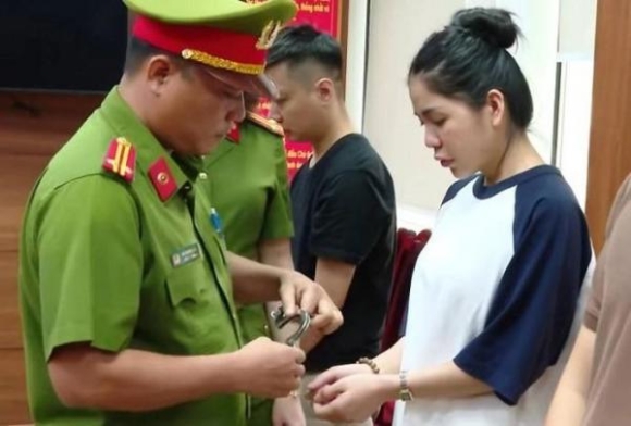 1 Tu Vu Bat Quang Linh Vlog Va Hang Du Muc Lua Doi Khach Hang Co The Bi Phat Tu Toi 5 Nam