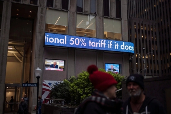 2 The Luc Khien Donald Trump Phai Quay Xe