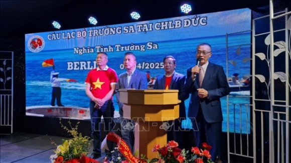 1 Nguoi Viet Tai Duc Ket Noi Lan Toa Va Dong Hanh Cung Truong Sa Than Yeu