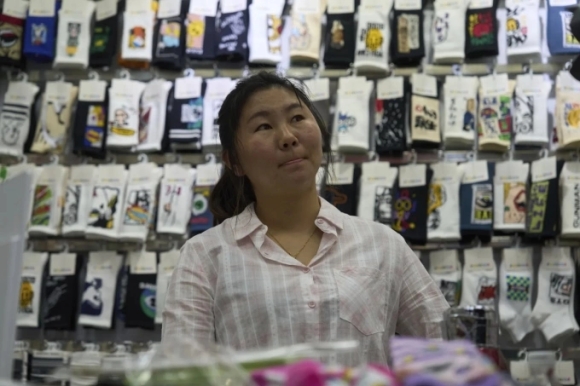 2 Nguoi Trung Quoc Buc Xuc Voi Don Thue My