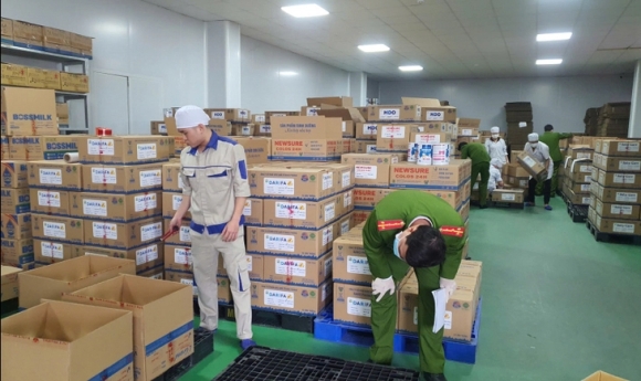 1 Vu 600 Loai Sua Gia Tren Thi Truong Ai Cap Phep Cho San Pham