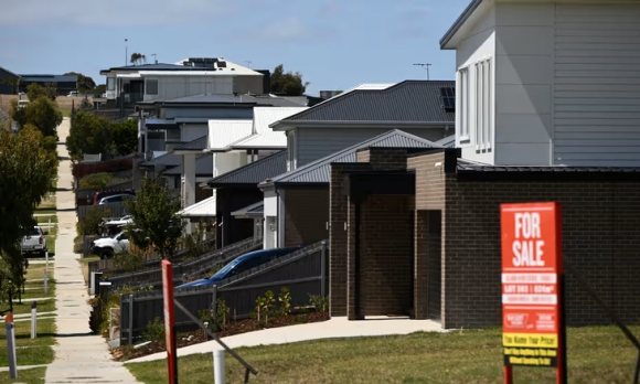 1 Uc Lo Ngai Thue Quan Cua Ong Trump Dan Den Mot Dot Bung No Gia Nha O