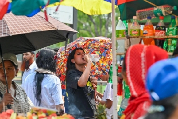 2 Nang Nong Chom He Thu Thach Gioi Han Sinh Ton O An Do Pakistan