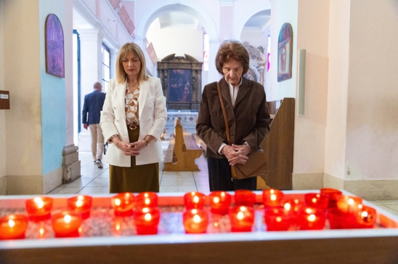 10 Tin Do Khap The Gioi Cau Nguyen Cho Giao Hoang Francis