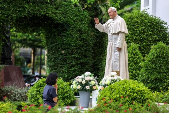 16 Tin Do Khap The Gioi Cau Nguyen Cho Giao Hoang Francis