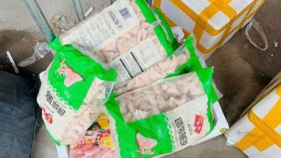 3 Cong An Ha Noi Thu Giu 1 Tan Xien Ban Vien Tha Lau Sap Tuon Ra Thi Truong