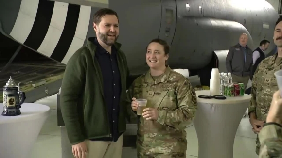 1 Pho Tong Thong My Rot Bia Moi Binh Si Dong Quan O Duc