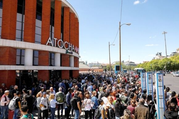 1 Mat Dien Lam Te Liet Tay Ban Nha Va Bo Dao Nha Nhieu Nguoi Ket Trong Thang May