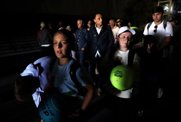 1 Tay Ban Nha Bo Dao Nha Hon Loan Vi Mat Dien Dong Loat