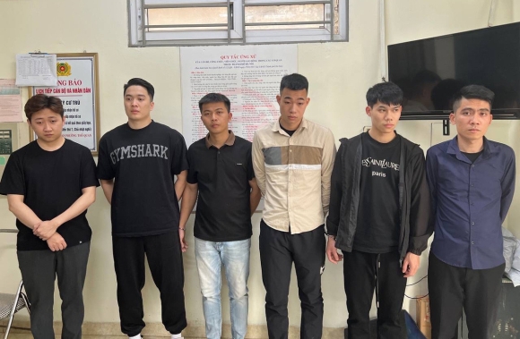 1 Bat Giu Ong Trum Va 8 Doi Tuong Ban Thuoc Ho Tro Sinh Ly Gia Thu Loi 20 Ty