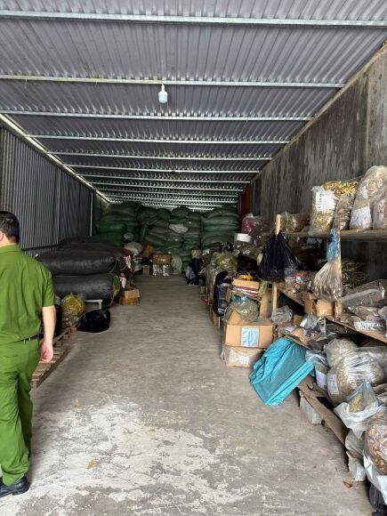 2 Bat Giu Ong Trum Va 8 Doi Tuong Ban Thuoc Ho Tro Sinh Ly Gia Thu Loi 20 Ty