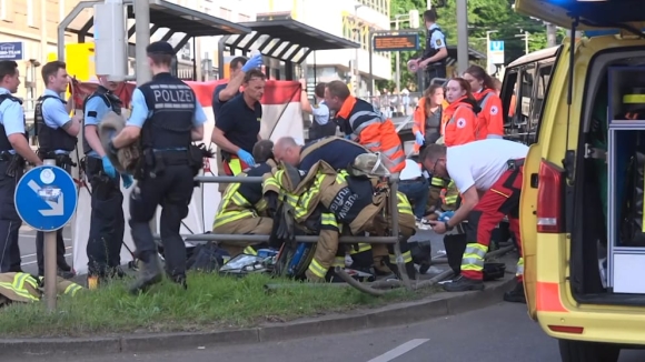 2 Xe Hoi Mat Lai Lao Vao Dam Dong Tai Stuttgart 8 Nguoi Bi Thuong Trong Do Co Tre Nho