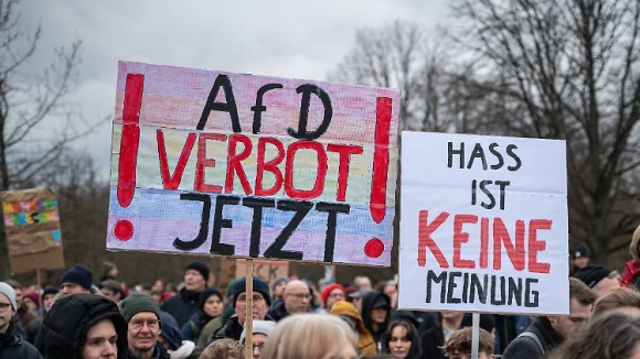 1 Gan Mot Nua Nguoi Dan Duc Ung Ho Cam Dang Afd Sau Khi Bi Xep Loai La Cuc Huu