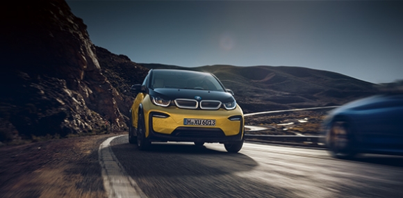 2 Ky Luc Moi Tai Duc Cu 4 Xe Moi Lai Co 1 Xe Chay Dien