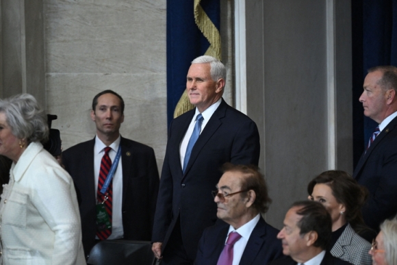 2 Cuu Pho Tuong Ong Trump Thue Quan Dang Gay Hai Cho My Ong Putin Khong Muon Hoa Binh