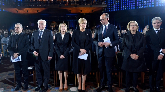 1 Nuoc Duc Tuong Niem 80 Nam Ngay Ket Thuc The Chien Ii Trong Khong Khi Trang Nghiem Va Lang Le