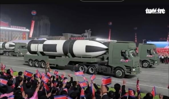 2 Nga Va Trieu Tien Pho Dien Vu Khi Hat Nhan Khi Dieu Binh Tro Thanh San Khau Chinh Tri