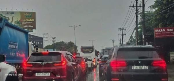 7 Hinh Anh Ngap Ket Kinh Hoang O Binh Duong Dong Nai Sang 10 5