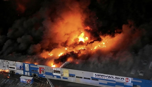 1 Ba Lan Cao Buoc Nga Dung Sau Vu Chay Trung Tam Thuong Mai O Warsaw