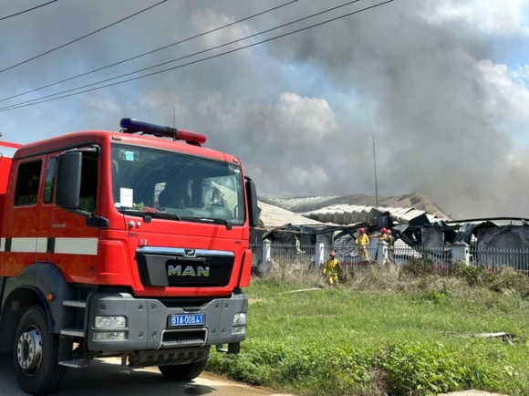 4 Chay Lon Trong Khu Cong Nghiep Song Than 3 O Binh Duong