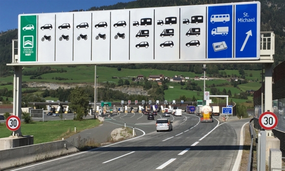 1 Nguoi Duc Ngai Gap Tram Thu Phi Khi Di Du Lich Nuoc Ngoai